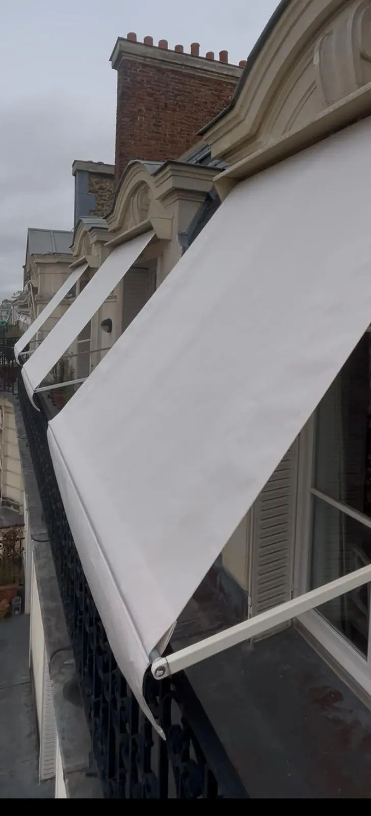 Store à projection extérieur